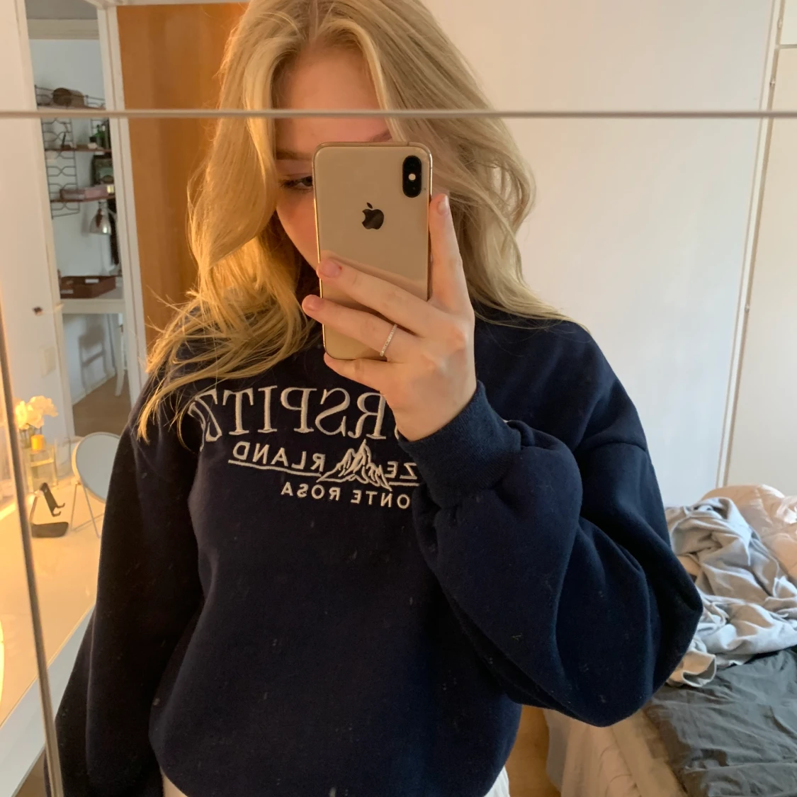 Mörkblå sweatshirt