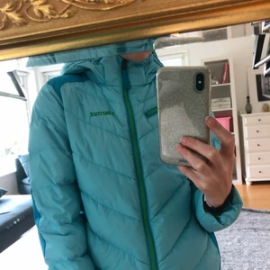 MARMOT skidjacka ⛷🏂 - Säljer min Marmot skidjacka, jätte bra skick,aldrig använd, ett jätte bra märke som är omtyckt💞 håller dig varm på vintern, nypris: 1400 kr mitt pris : 750 kr