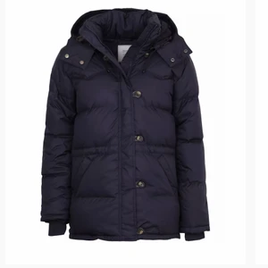 Boomerang Alexandra fun jacka  - Nu e det dags o bli av med en till jacka en Alexandra jacka från boomerang i mörkbrun strl s Hands down den varmaste jackan jag har ägt haft den i 2 vintrar och den är fortfarande fräsch och fin boomerang är lite stora i storleken men går att dra åt med banden inifrån 