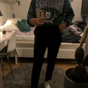 Kostymbyxor  - Säljer dessa snygga byxor från Vero Moda i stl S