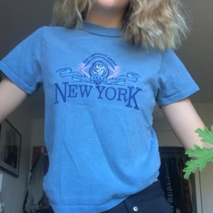 Tshirt!! - Söt top med newyork motiv! 💞 Står ej storlek men passar mig som brukar ha xs