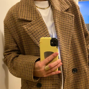 Varm jacka  - Den perfekta höstjackan, varmare material så funkar även på vintern med varmare kläder under. 