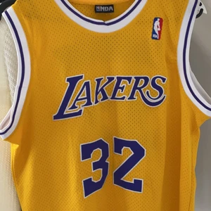 Lakers - Nyskick!!! Bud börjar från 100kr. högsta bud just nu: 130kr