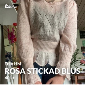 En fin rosa stickad topp från Hm🥰  - Jag säljer denna fina stickade tröja från HM pågrund av att det inte är min stil längre, endast använd fåtal gånger🌷 
