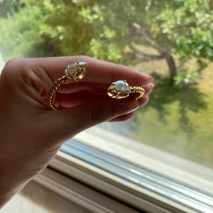 Caroline Svedbom  - Champagne färgat armband  Använd endast två gånger och är som ny