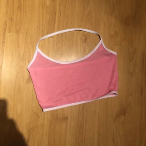 Rosa topp L  - Rosa topp. Oanvänt. Storlek L, men skulle säga den är mer ett M  