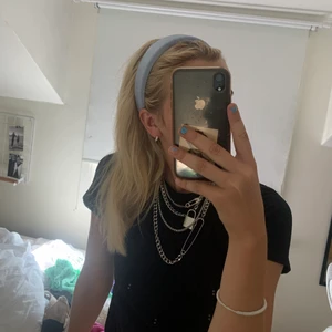 Kedjehalsband - Säljer detta snygga silvriga kedjehalsband! Sååååå snyggt