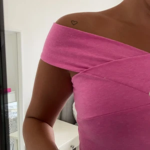 Slutsåld sommartopp - Säljer nu denna superfina sommartoppen som jag köpte på Gina för ca 1 år sedan! Storlek S