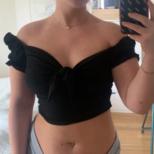 Topp - Säljer min jätte söta topp ifrån SHEIN, sälja pga för liten för mig 💞