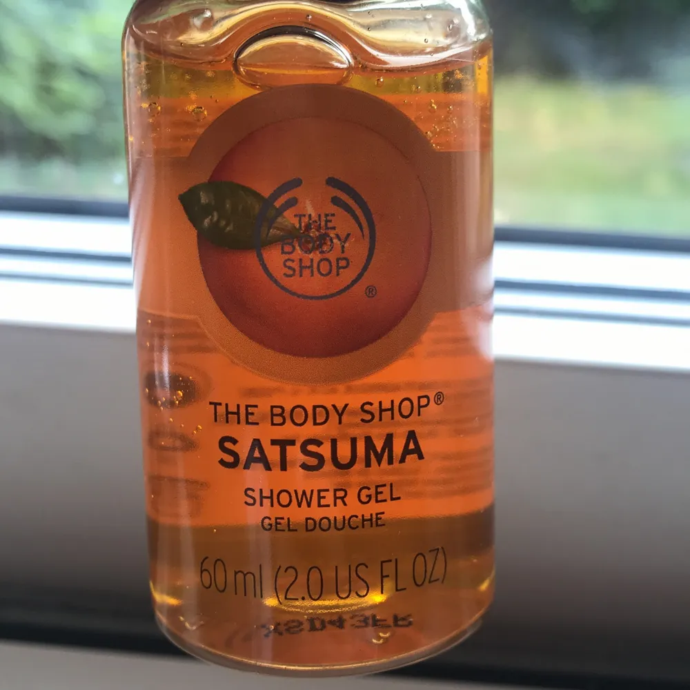 en shower gel i lukt av satsuma från the body shop, aldrig använt. Accessoarer.