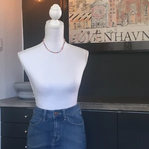 Denim miniskirt  - Den är ifrån H&M och är i storlek 36. Den är i bra skick och säljer pga att den ej används. Köparen står för frakten ❤️🌺