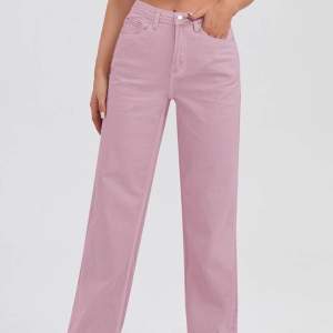 Skitfina rosa byxor från Shein🌸 aldrig använda, säljer då dom är för stora för mig, storlek S men skulle klassa dom som S/M. Frakten ingår!💗