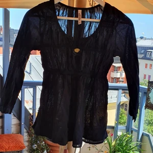 Super fin linne blouse  - En söt linne blouse/ topp  från milano som är användade en gång och matcherar till allt. Finns fler bilder 