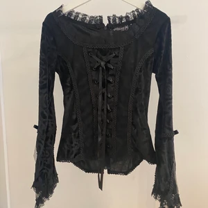 Korsett topp - Jätte gullig gothic korsett top som aldrig används 😭</3 