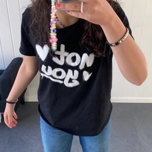 T-Shirt💗💗💗💗 - 💗💗💗💗Str s men passar xs - liten medium. Veldig fin og søt topp. Gi bud i kommentarfelt. ❗️❗️