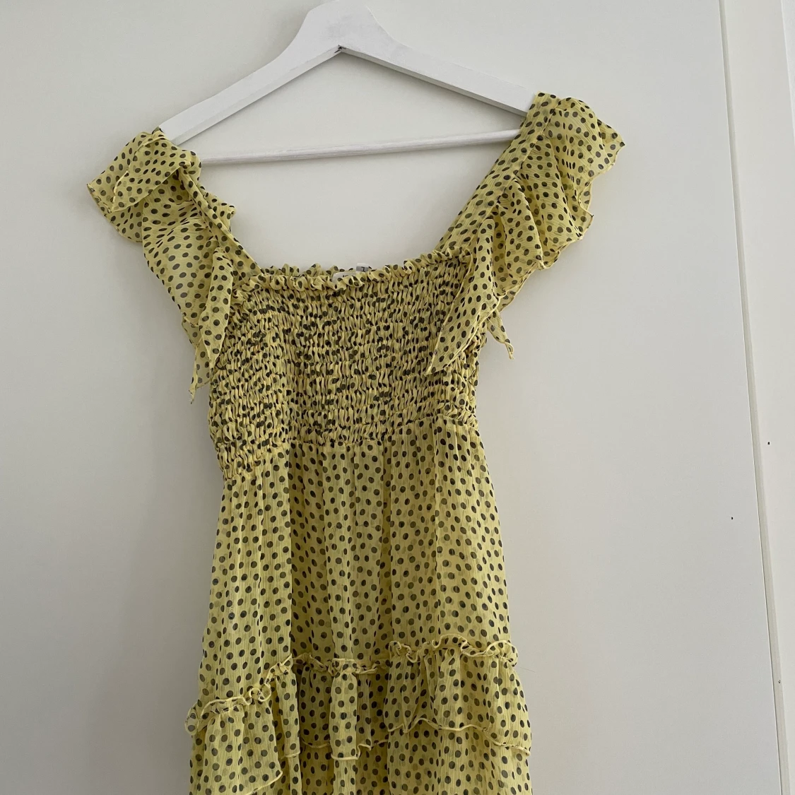 Gul prickig topp - 90