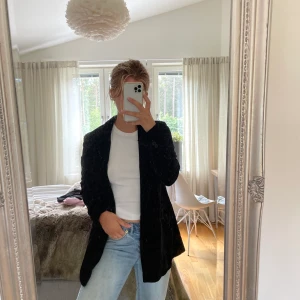 Svart kavaj i sammet från Zara - Bra skick, använd två gånger