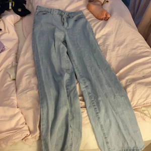 Jeans - Jätte jätte fina jeans från SHEIN, säljer pågrund av att jag har för många jeans🌪 älskar dom:)