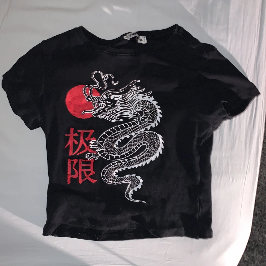 Svart t-shirts med tryck  - 90