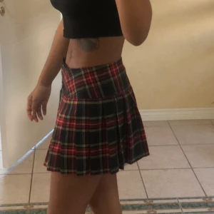 Tartan Kjol - Står XL men jag tog in midjan på den så den passar nog S-M bäst, oanvänd ☺️