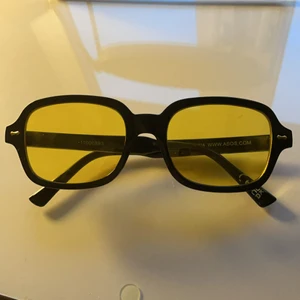 Solglasögon  - Säljer dessa då dom aldrig kommit till användning!! 