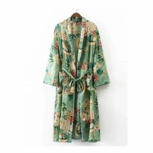 Kimono - Jättefin kimono och byxa med hög midja från Zara. Kimonon är i storlek S. Materialet är jättelent och perfekt för vår o sommar väder 💚 gratis frakt 