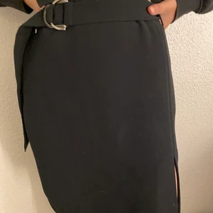 Esprit kjol strl 38 - Dragkedja i sidan