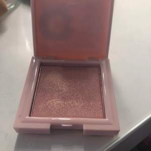 Blush, helt oanvänd. Frakten blir 12kr