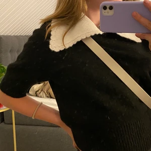 Super söt tröja - Säljer nu denna söta tröja då den ej kommer till användning 💐 Köpte för 300kr, säljer nu för 130kr +frakt 🤩