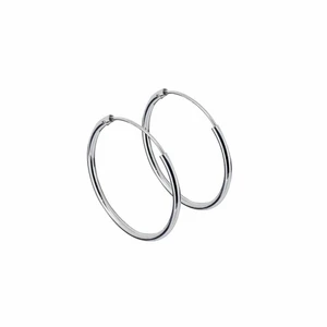 Öronpiercing - Piercing som funkar som örhänge och till andra piercingar i örat. De är i äkta silver. Det är klick i ringar som är smidiga att använda. 49kr styck eller 80kr paret. Frakt tillkommer 