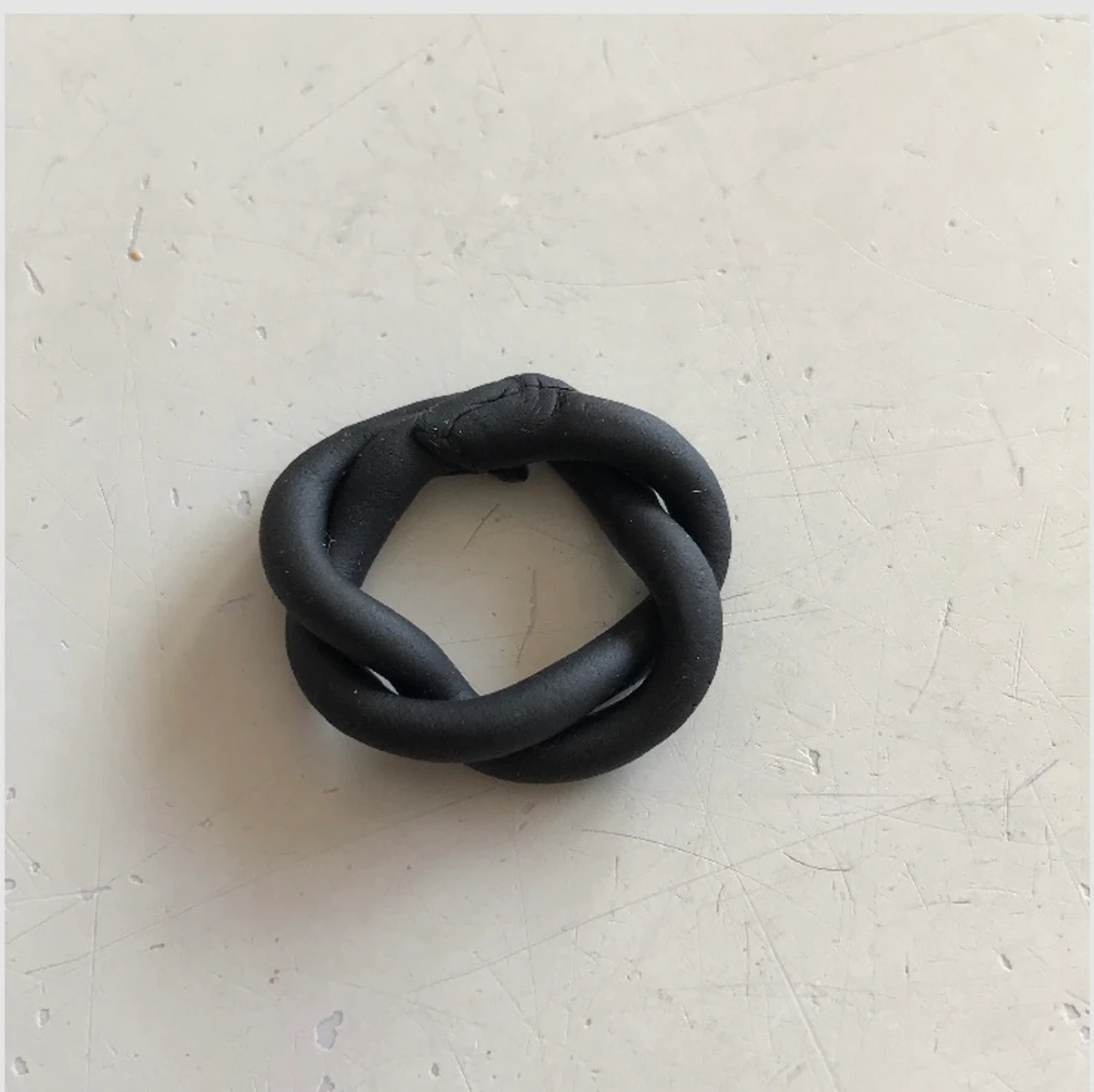  Finger Ring 2 flätad ring i lera. 