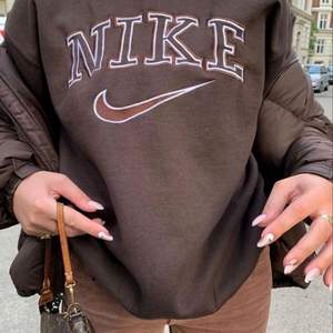Säljer vidare min Nike sweatshirt då den inte passade som önskad (strl M), också köpt här på plick💕