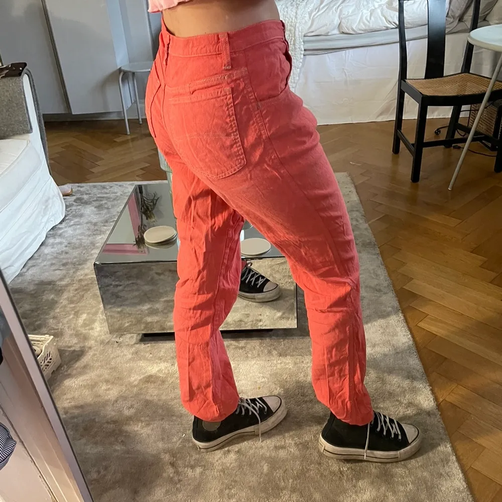 Sjukt snygga rosa/röda byxor från Armani Jeans. Jeans & Byxor.