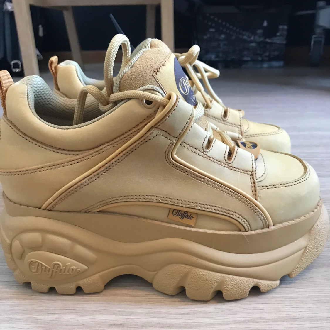 Oanvända buffalo skor - 90