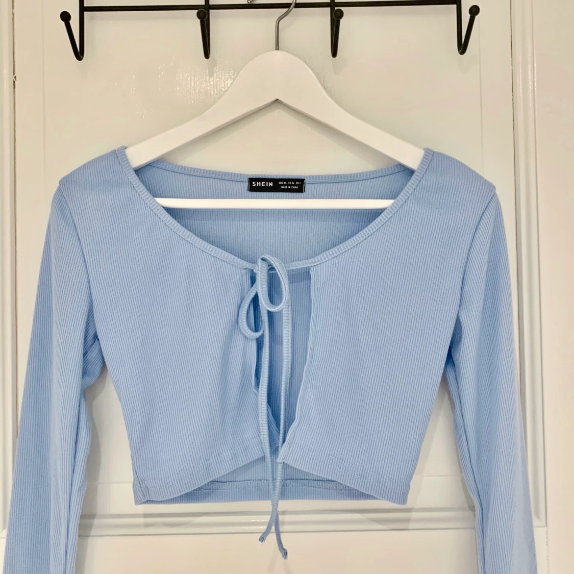 Fin tröja med knytning