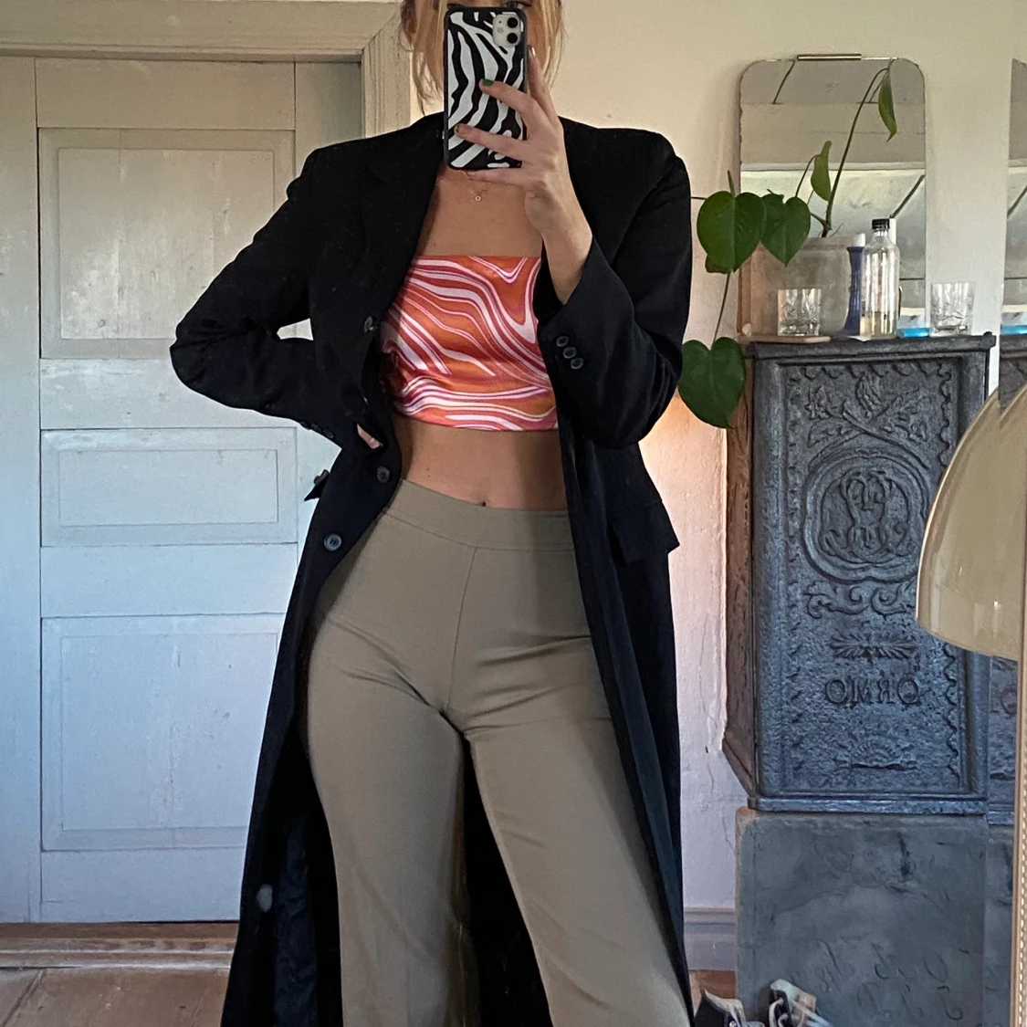 Lång svart kappa i tunnare material i strl 34 - 90