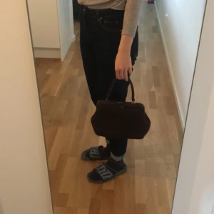 Handbag - Cute small hand bag. Unique. Shipping will be charged separat 