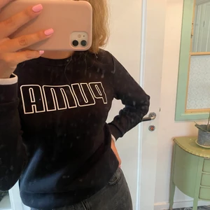 Puma sweatshirt  - Puma sweatshirt med superskönt tyg i nyskick. Köparen står för frakten.