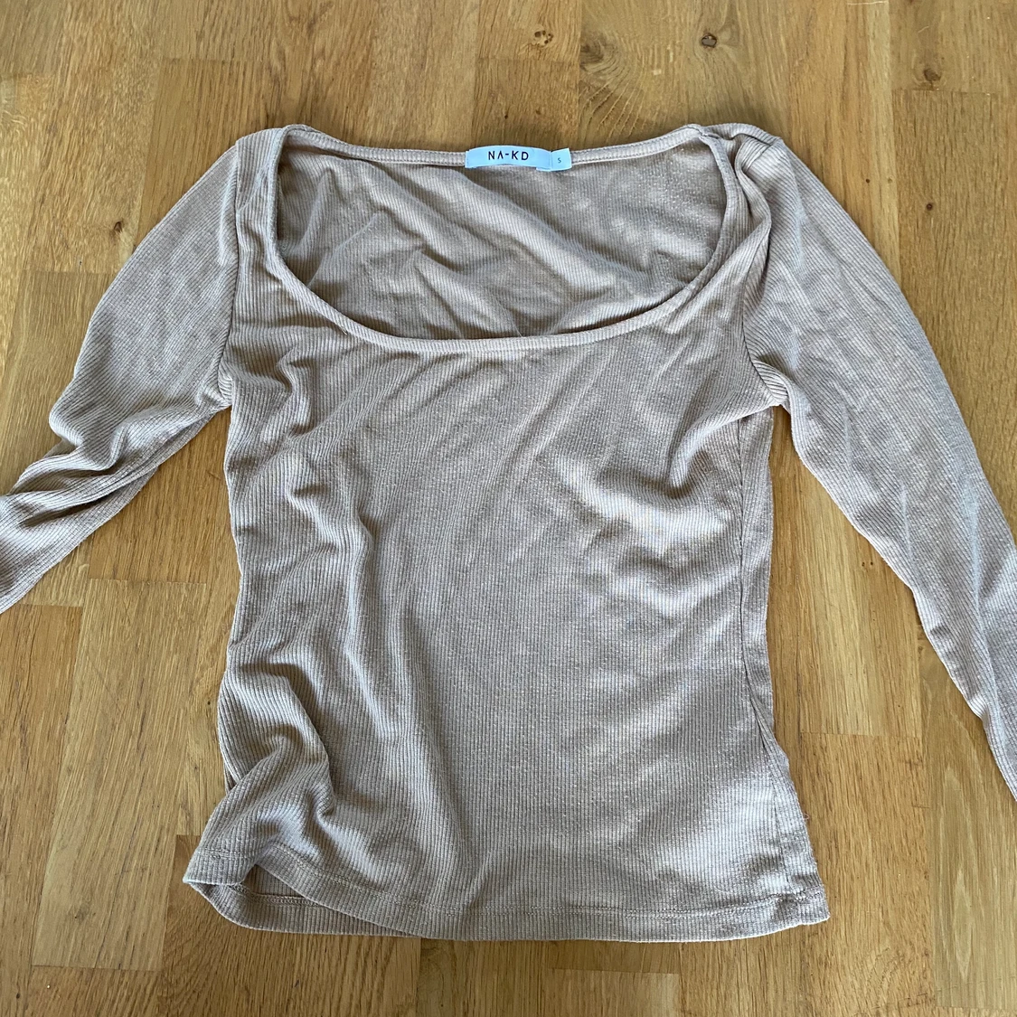 Ribbstickad tröja beige - 90