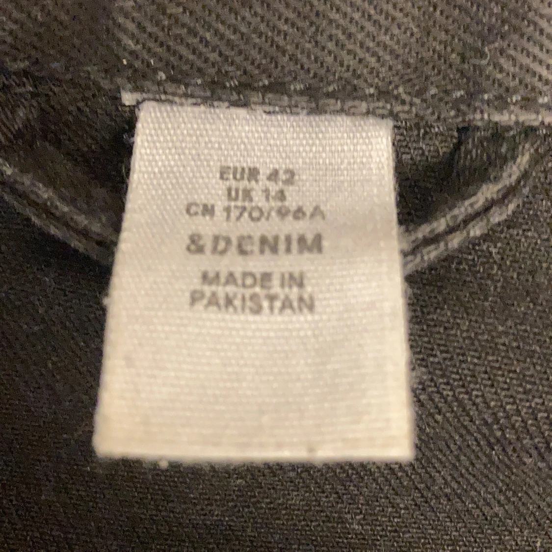 Svart jeansjacka  - 90