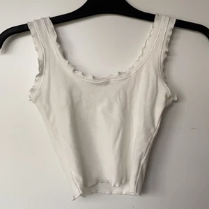 Vitt linne  - Vitt linne från Shein, oanvänt, frakt kostar ca 10kr