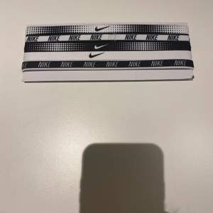 Ett par helt nya pannband från Nike bara för 100 kr! Frakten ingår ej!