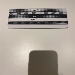 Nike Pannband - Ett par helt nya pannband från Nike bara för 100 kr! Frakten ingår ej!