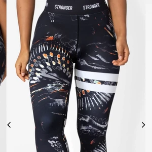 stronger tajts  - Stronger tränings tajts, i storlek small