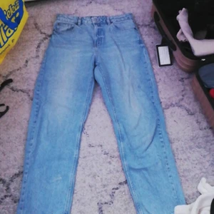 Jeans lindex M - Väldigt använda jeans men i bra skick! Priset kan diskuteras❤️