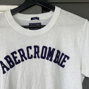 Vit abercrombie t-shirt - Vit abercrombie t-shirt🖤🖤