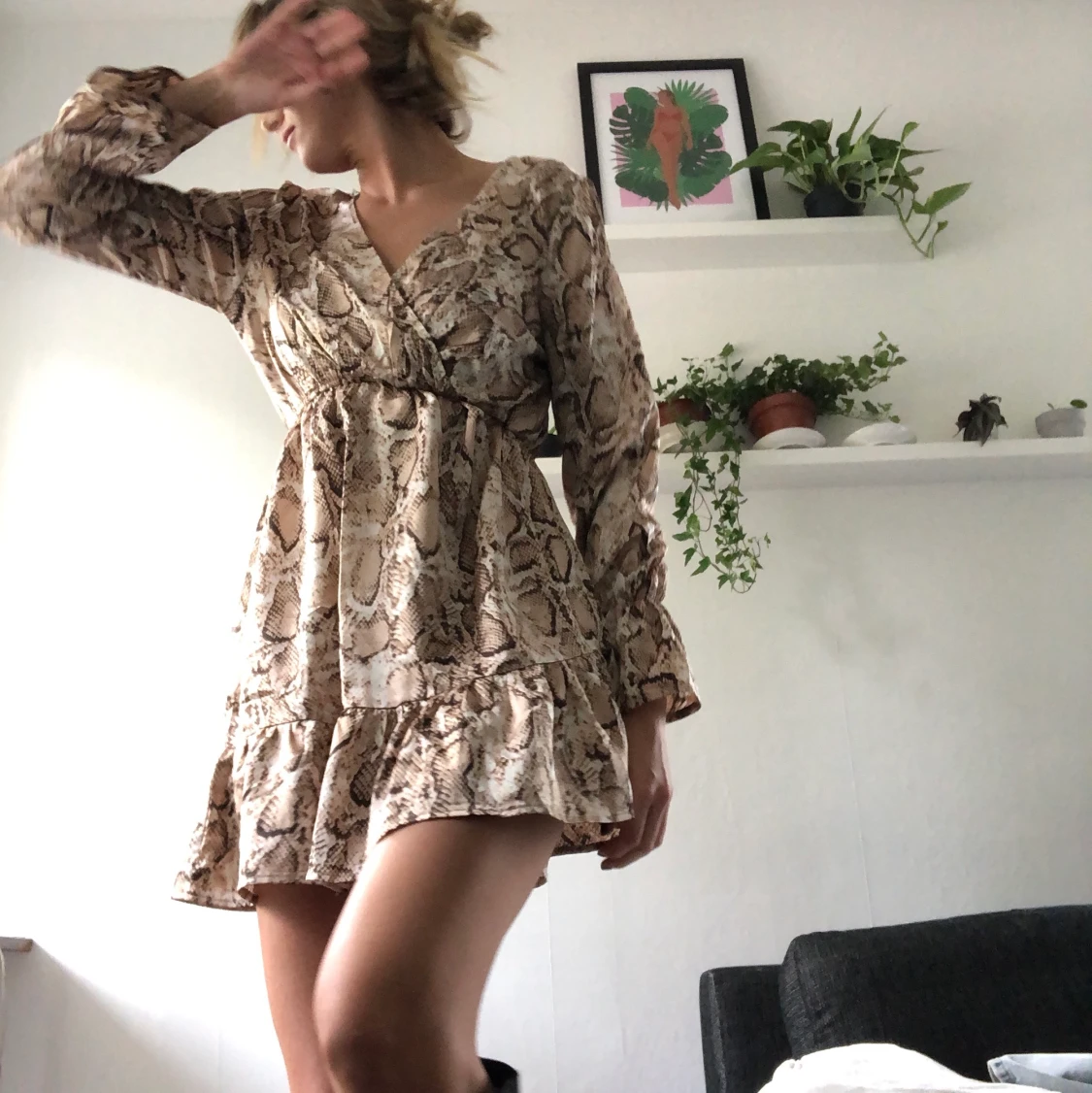 Fräsig klänning i ormskinnsmönster