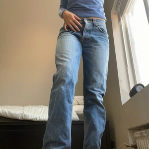 Lågmidjade Jeans, Nudie Jeans W30 - Lågmidjade vintage jeans från Nudie Jeans. W30 L32. Passar mig som vanligtvis är S. Kontakta gärna vid frågor!💙 (kolla gärna in mina andra annonser)💕💕
