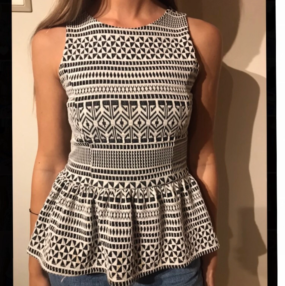 Svartvit mönstrad topp