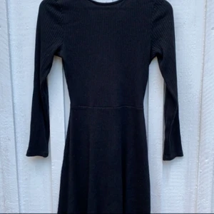 Supergo klänning  - Jättefin & mjuk klänning, med det lilla extra med knytningen i ryggen!